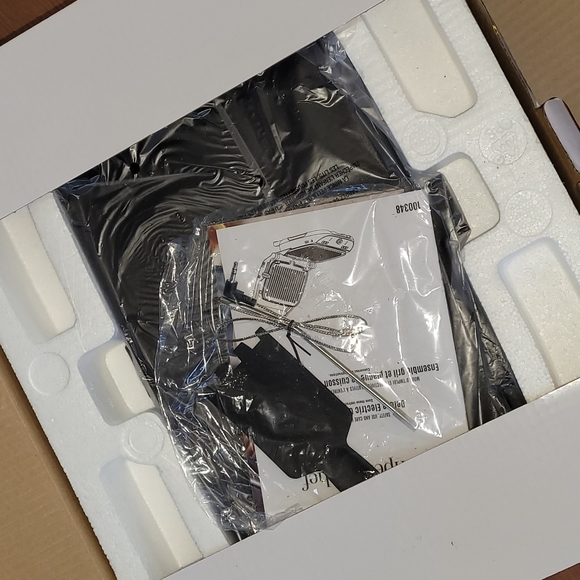 Pampered Chef Deluxe Electric Grill & Griddle - Picture 3 of 5